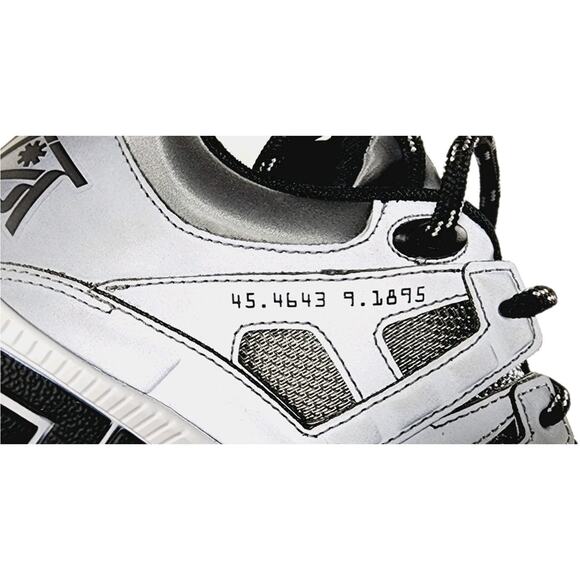 VERSACE Trigreca Sneakers Mismatch Size L40 R39. main image 12
